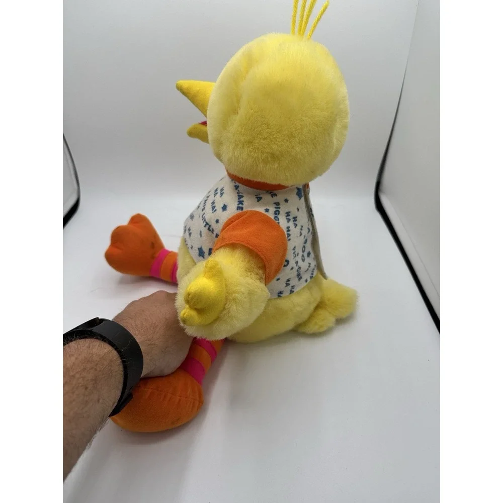 Vintage‎ 1996 Pick-A-Boo Singing Big Bird Plush Toy - Sesame Street